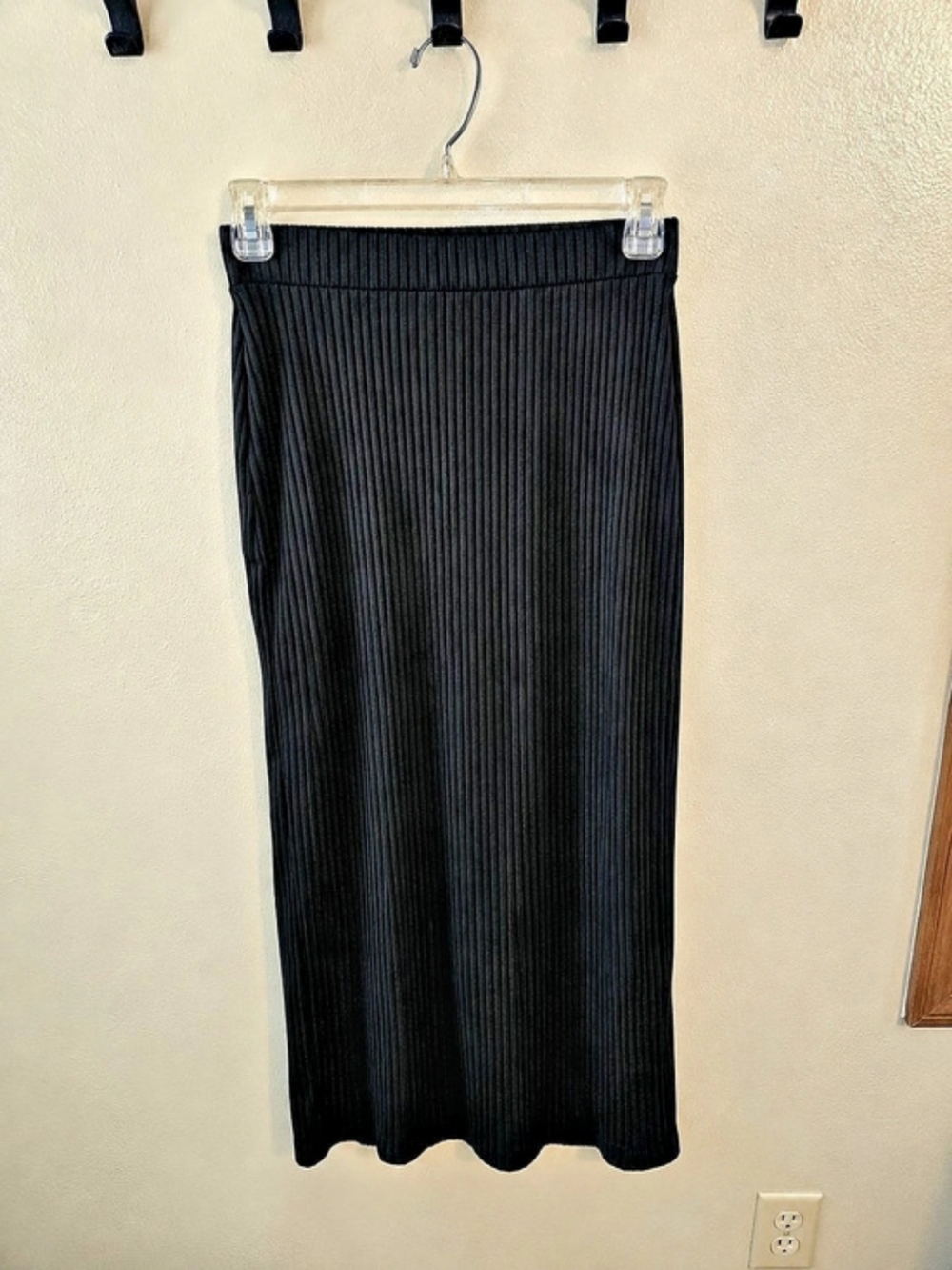Old Navy Fitted Rib-Knit Midi Skirt Black Small